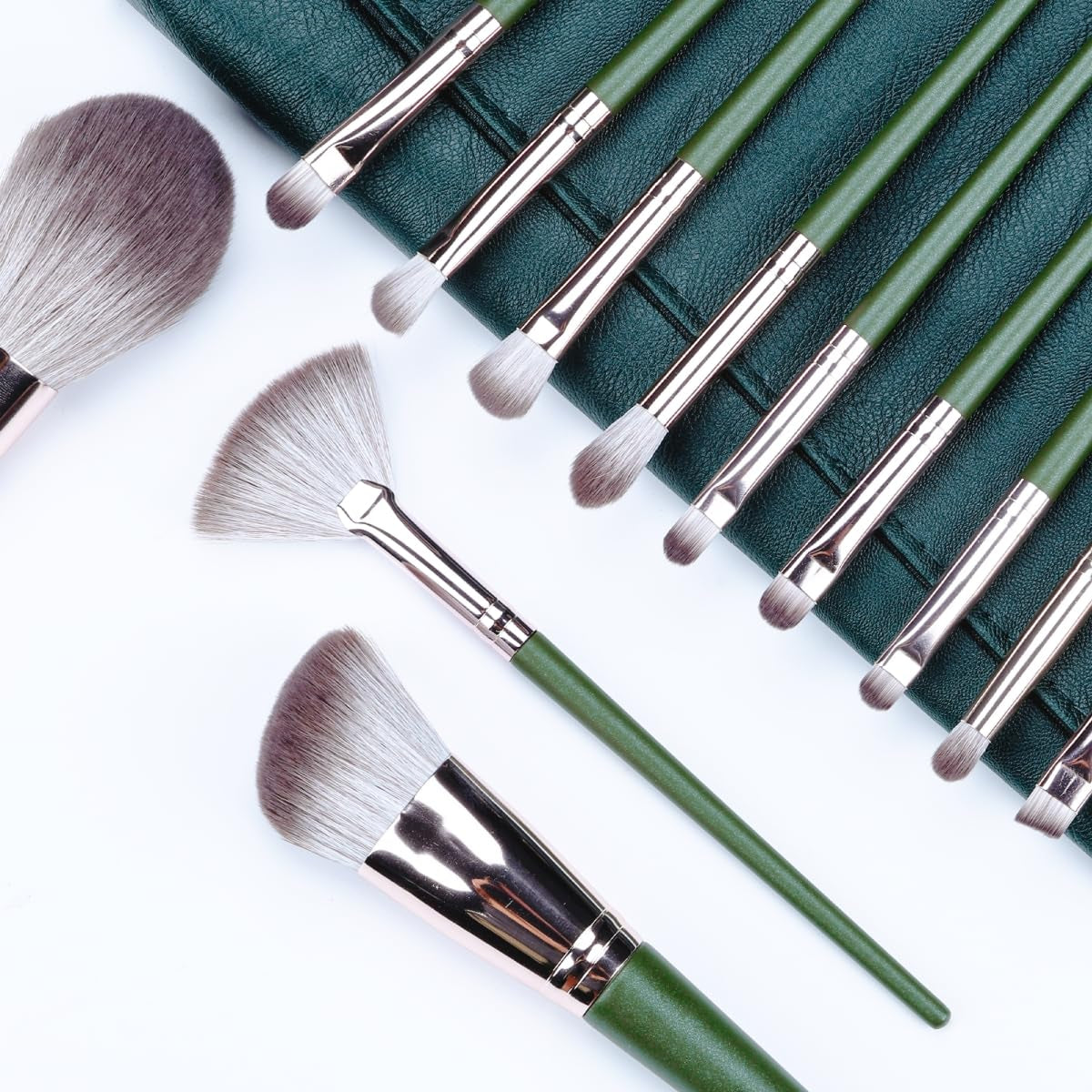 14PCS Green Professional Dense Makeup Brushes Tool Kit Air Brush Blending Powder Blush Concealer Eye Make up Brush Angled Stippling Liquid Highlighter Thin Brush with Travel Bag